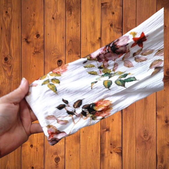 Staccato Women's Large Long Sleeve Floral Blouse with Crochet Lace Back Accents - Picture 4 of 7